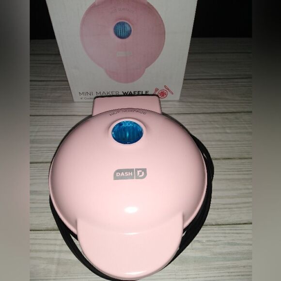 Dash Pink Mini Waffle Maker 4" Cooking Surface Non-stick 350 Watts - Picture 5 of 10